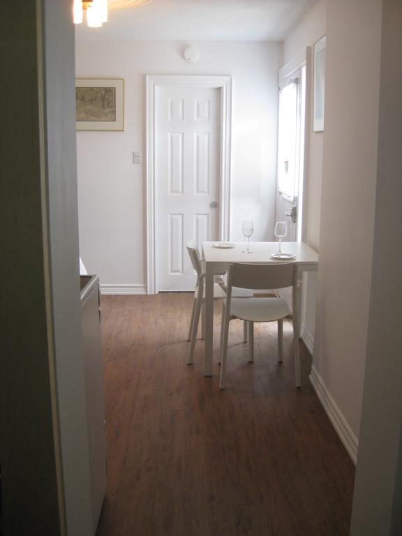 Dovercourt Village Mews Торонто Екстер'єр фото
